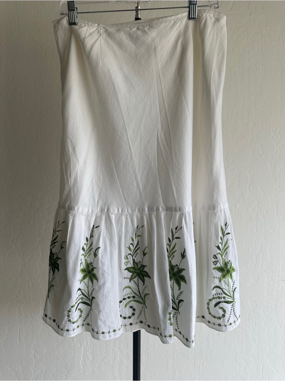Ann Taylor White Midi Skirt with Green Floral Embroidery Hem